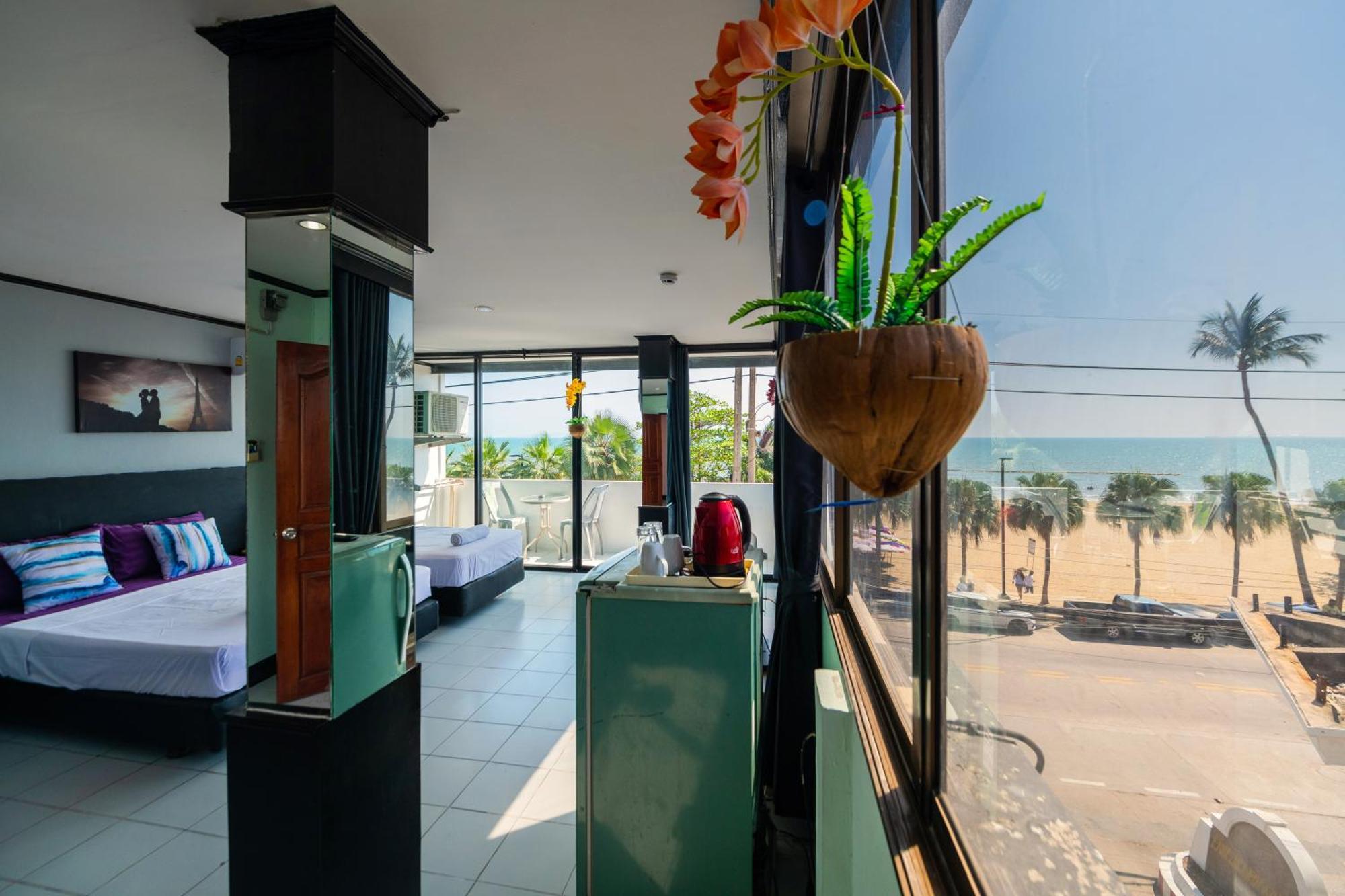 Happy Jomtien - Beachfront חדר תמונה